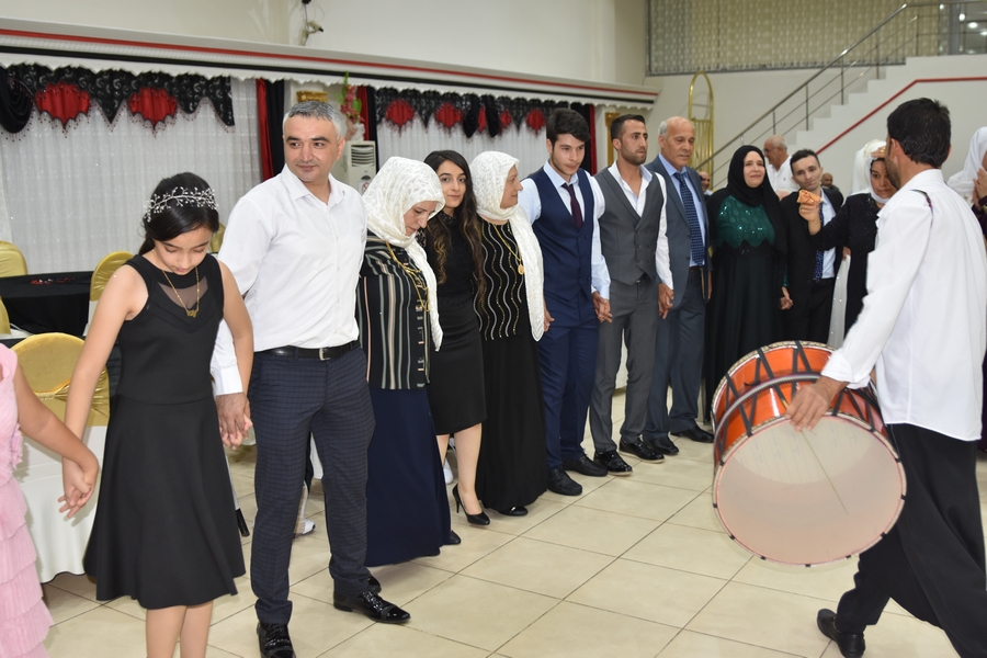 Düğün Kutlaması ve Şampanya