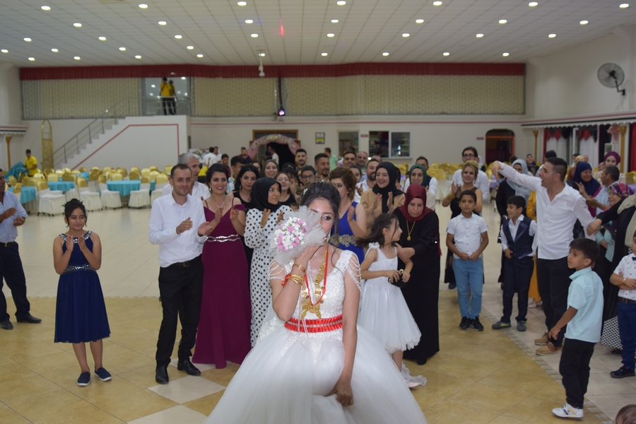 Geniş Halay Pisti ve Davetliler
